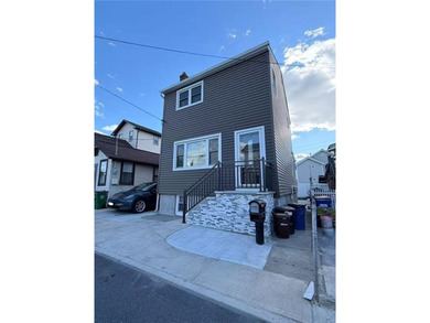 Welcome to this charming, detached house located in the heart of - photo 3