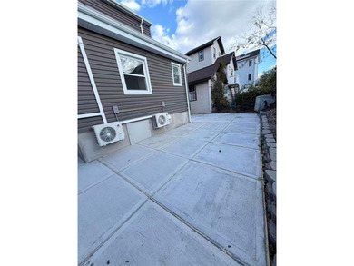 Welcome to this charming, detached house located in the heart of - photo 5