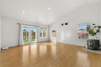 Charming, single-level home with a bright, open feel and - photo 11