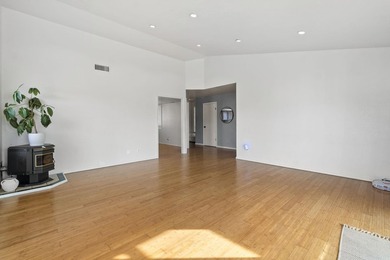 Charming, single-level home with a bright, open feel and - photo 12