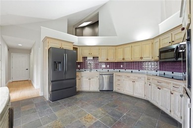 Private Retreat; Endless Possibilities! Tucked away on just over - photo 12