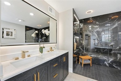 Private Retreat; Endless Possibilities! Tucked away on just over - photo 17