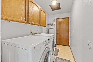 Charming, single-level home with a bright, open feel and - photo 18