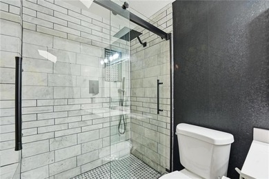 Private Retreat; Endless Possibilities! Tucked away on just over - photo 18