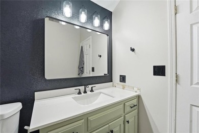 Private Retreat; Endless Possibilities! Tucked away on just over - photo 24