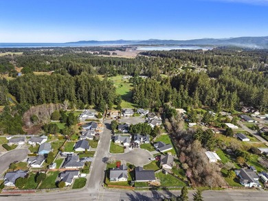 Charming, single-level home with a bright, open feel and - photo 29