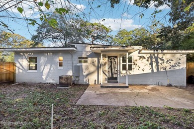 Cute Concrete Block 3BR/1BA home. Remodeled 3 years ago w/new - photo 30