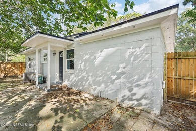 Cute Concrete Block 3BR/1BA home. Remodeled 3 years ago w/new - photo 31