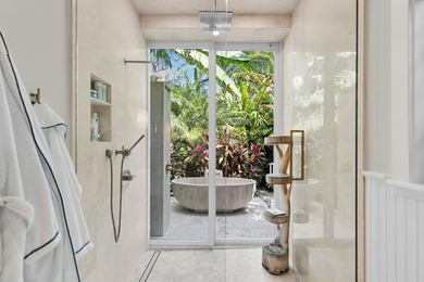 Yes, you can have it all! Tucked away behind mature tropical - photo 39