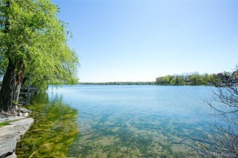 Walnut Lake Acreage For Sale in West Bloomfield Michigan