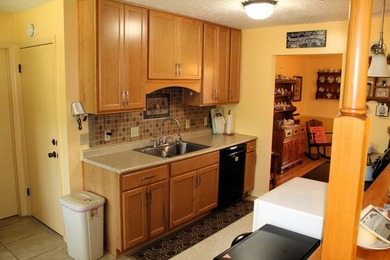 Welcome to this beautifully maintained all-brick ranch-style - photo 5