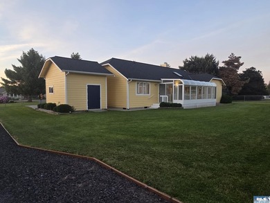 Your forever home awaits in this beautifully maintained - photo 4