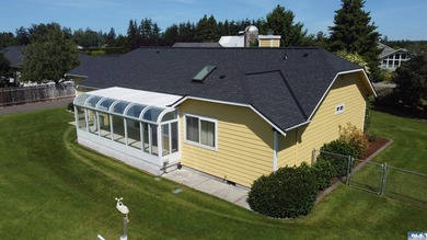 Your forever home awaits in this beautifully maintained - photo 5