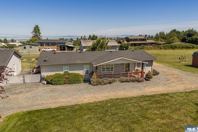 Lovely home with partial views of the Mountains and the Strait - photo 1