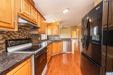 Lovely home with partial views of the Mountains and the Strait - photo 9