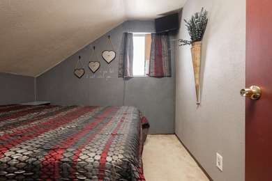 Escape to your own lakeside retreat with this charming 3-bedroom - photo 15