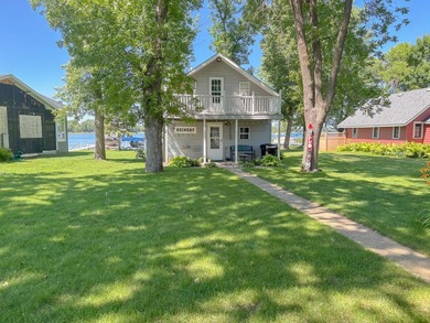 Escape to your own lakeside retreat with this charming 3-bedroom - photo 17