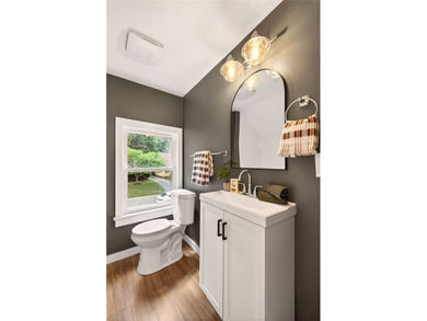 Welcome to this picture-perfect, move-in ready home in the heart - photo 18