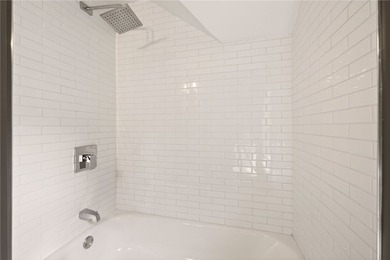 Welcome to this picture-perfect, move-in ready home in the heart - photo 19