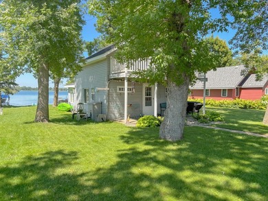 Escape to your own lakeside retreat with this charming 3-bedroom - photo 19