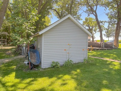 Escape to your own lakeside retreat with this charming 3-bedroom - photo 24