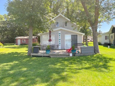 Escape to your own lakeside retreat with this charming 3-bedroom - photo 26