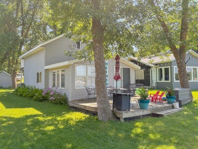Escape to your own lakeside retreat with this charming 3-bedroom - photo 27