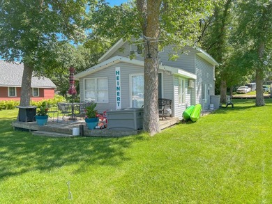 Escape to your own lakeside retreat with this charming 3-bedroom - photo 28