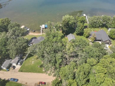 Escape to your own lakeside retreat with this charming 3-bedroom - photo 31