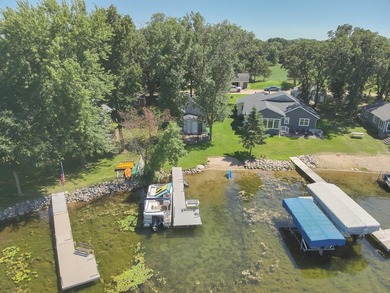 Escape to your own lakeside retreat with this charming 3-bedroom - photo 34