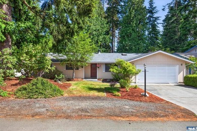 Enjoy comfortable living in this beautifully maintained - photo 1