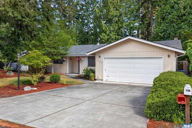 Enjoy comfortable living in this beautifully maintained - photo 2