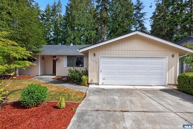 Enjoy comfortable living in this beautifully maintained - photo 3