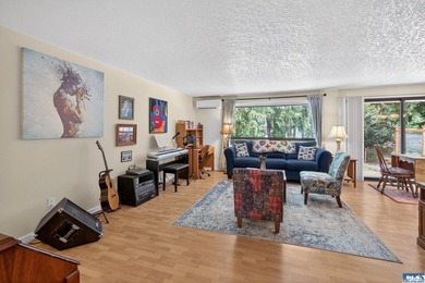 Enjoy comfortable living in this beautifully maintained - photo 8