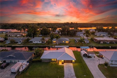 Caloosahatchee River Home For Sale in Fort Myers Florida