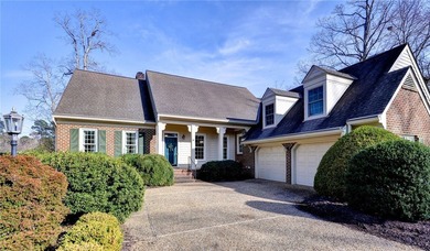 Water and golf front! Come discover this waterfront gem that - photo 4