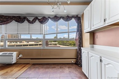 Welcome to this clean and cozy 2-bedroom, 1-bath co-op condo - photo 11