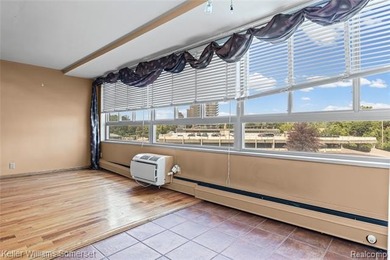 Welcome to this clean and cozy 2-bedroom, 1-bath co-op condo - photo 12