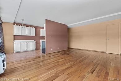 Welcome to this clean and cozy 2-bedroom, 1-bath co-op condo - photo 17