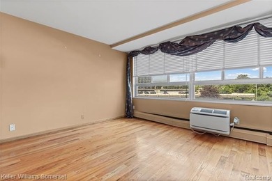 Welcome to this clean and cozy 2-bedroom, 1-bath co-op condo - photo 19