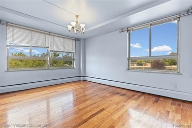 Welcome to this clean and cozy 2-bedroom, 1-bath co-op condo - photo 23