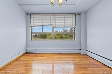 Welcome to this clean and cozy 2-bedroom, 1-bath co-op condo - photo 24