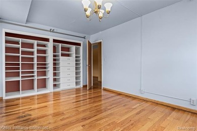 Welcome to this clean and cozy 2-bedroom, 1-bath co-op condo - photo 25