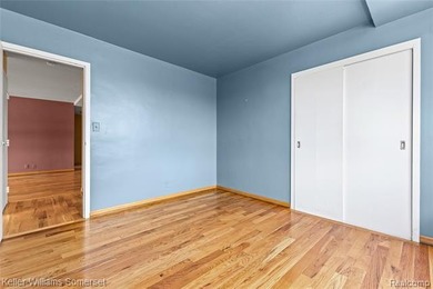 Welcome to this clean and cozy 2-bedroom, 1-bath co-op condo - photo 27