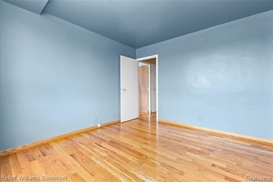 Welcome to this clean and cozy 2-bedroom, 1-bath co-op condo - photo 28