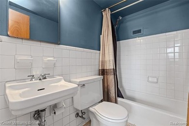 Welcome to this clean and cozy 2-bedroom, 1-bath co-op condo - photo 29