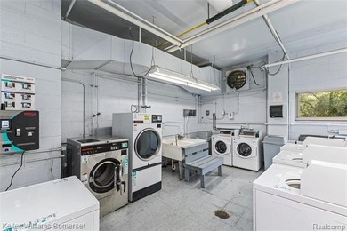 Welcome to this clean and cozy 2-bedroom, 1-bath co-op condo - photo 30