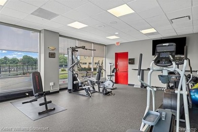 Welcome to this clean and cozy 2-bedroom, 1-bath co-op condo - photo 33