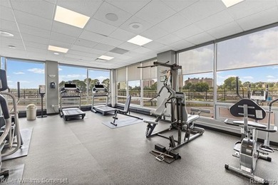 Welcome to this clean and cozy 2-bedroom, 1-bath co-op condo - photo 34