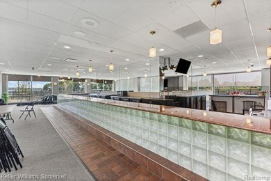 Welcome to this clean and cozy 2-bedroom, 1-bath co-op condo - photo 38